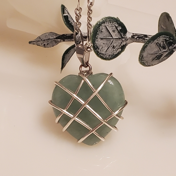 Belle's Boutique Jewelry - D2 Green Heart w/ Figaro Necklace
